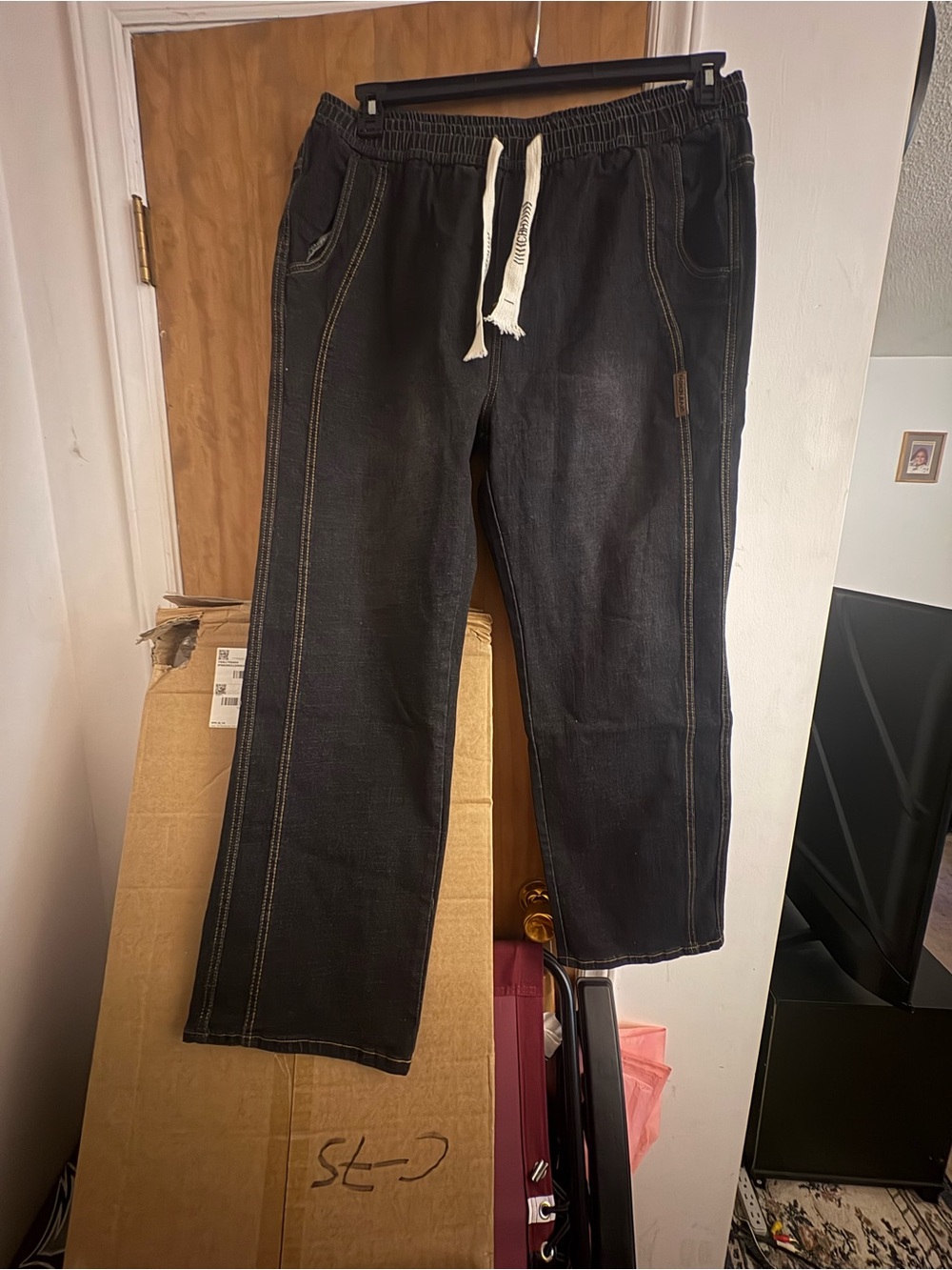 Men's Black Drawstring Jeans with Contrast Stitching